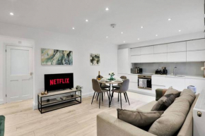 Stylish Camden Flat with Private Garden and Parking